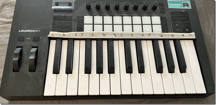 Little Plastic Keyboard 2026-Novation Launchkey 25
